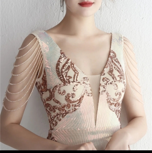 Gold, Floral,V Neck, Round Back, Sleeveless, Beaded, Sequined, Mermaid… - Picture 8 of 16